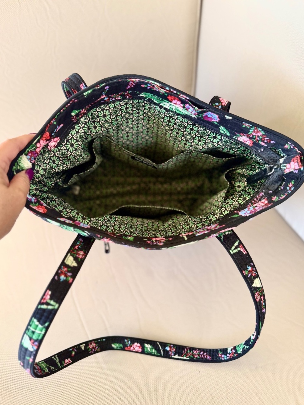 Vera Bradley Winter Berry Tote Bag, Vintage/Retired - Picture 7 of 14
